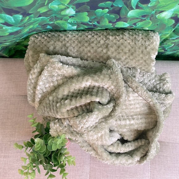 Bedding New Kirklands Plush Green Throw Blanket Poshmark